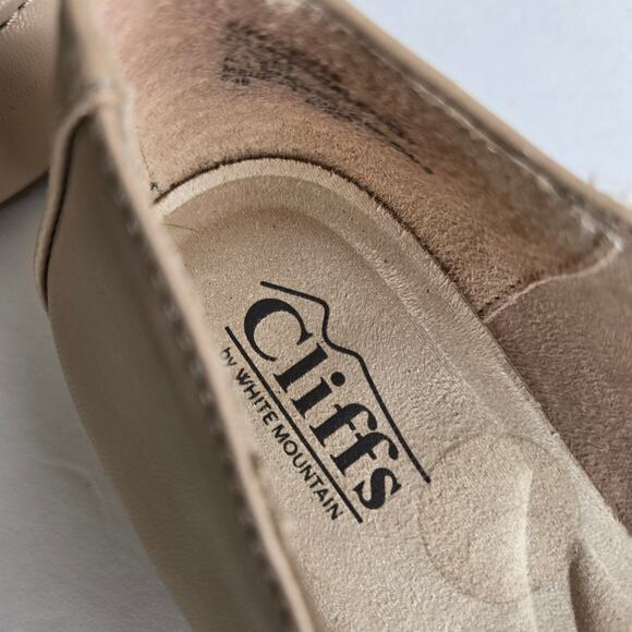 Cliff's by White Mountain Women's Size 7.5 Gracefully Smooth Taupe Loafers - Picture 10 of 16